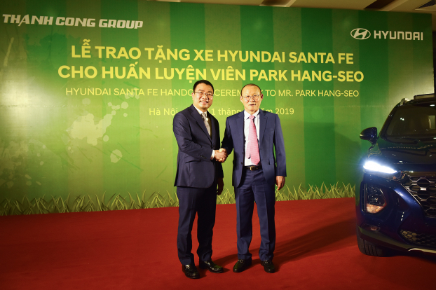 Huấn luyện viên Park Hang Seo được tặng ô tô Hyundai Santa Fe 2