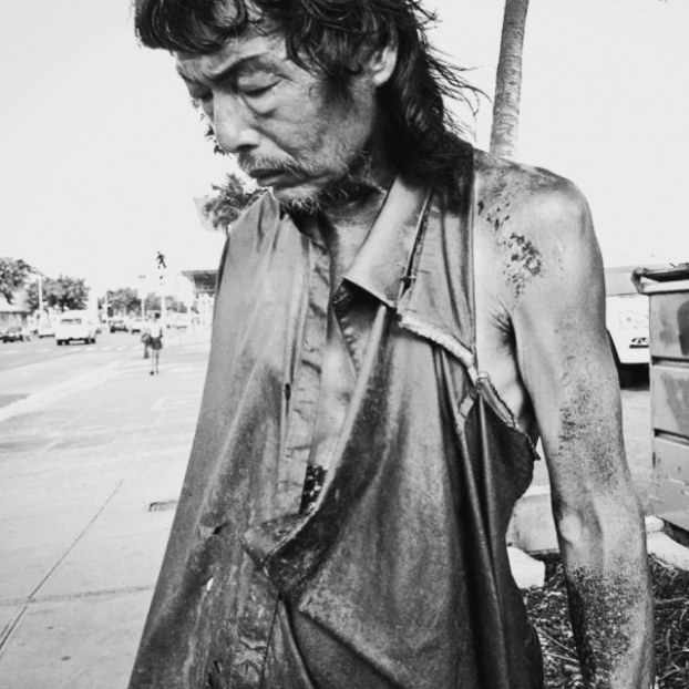 Chụp ảnh người vô gia cư, cô gái bất ngờ nhận ra người cha thất lạc nhiều năm 4