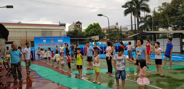   Học phòng chống đuối nước và bơi tự cứu tại Bắc Giang  