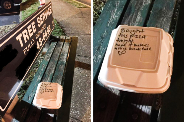   Ai đó đã mua ít thức ăn để trên ghế công cộng cho người vô gia cư  