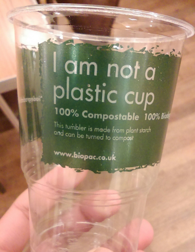   Chiếc cốc được làm từ bột ngô thay cho nhựa  