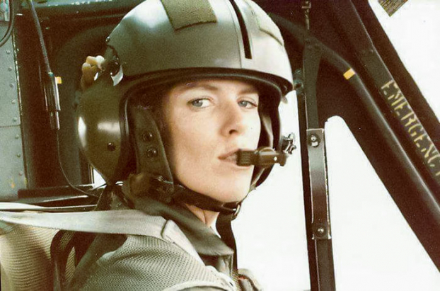   Mẹ tôi làm phi công cho quân đội vào những năm 80.  