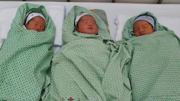   3 em bé của anh Tảo chị Hường chào đời khỏe mạnh.  