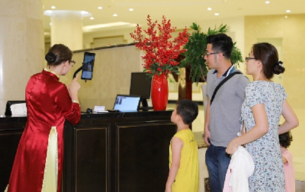 Đua nhau 'check in' tại khách sạn áp dụng công nghệ nhận diện đầu tiên tại Việt Nam 2