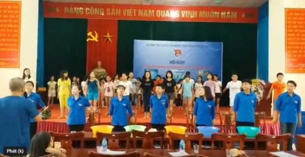   Thanh thiếu niên Chi Đông Hà Nội tập Bơi tự cứu Dịch cân kinh với hát bài “Cùng nhau ta tập bơi”  