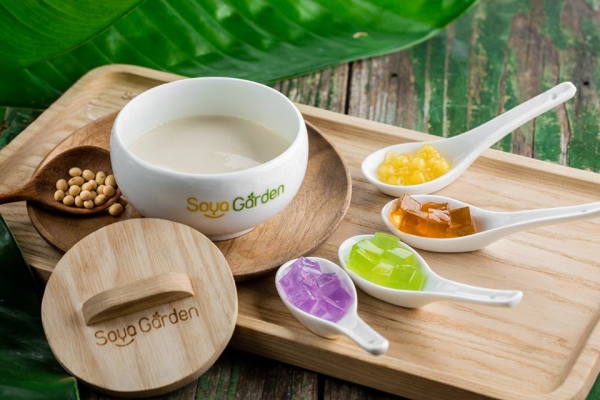   Từ nguyên liệu đậu nành quen thuộc, Soya Garden cho ra mắt hàng loạt món ngon hấp dẫn như beancurd, soya coffee, soya macheeseato v.v...  