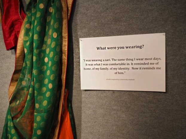     'Hôm đó tôi mặc áo sari (trang phục truyền thống Ấn Độ). Hầu như ngày nào tôi cũng mặc trang phục này. Nó làm tôi thấy thoải mái. Nó nhắc nhở tôi về nhà, về gia đình, về nguồn cội. Giờ thì nó khiến tôi nhớ về hắn ta'  