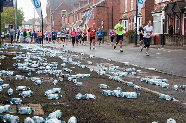 Tin tốt đẹp: Bóng nước ăn được thay thế chai nhựa tại giải chạy London Marathon 2019 1