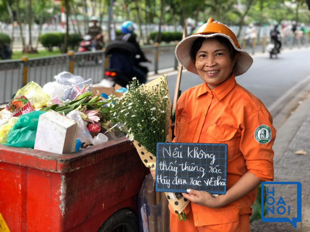   Tết vừa rồi bắn pháo hoa ở Nguyễn Huệ, tụi tui quét gãy chổi cũng chưa sạch rác, huống hồ gì ngày lễ. Thùng rác cũng quá tải nên mọi người vứt ngay ra đường. Nói họ đem rác về nhà thì họ cười khẩy: “đem rác về nhà thì mấy người làm gì”. Chán lắm các cháu ạ.  