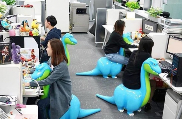   Những chiếc ghế hình khủng long đáng yêu trong một văn phòng ở Nhật  
