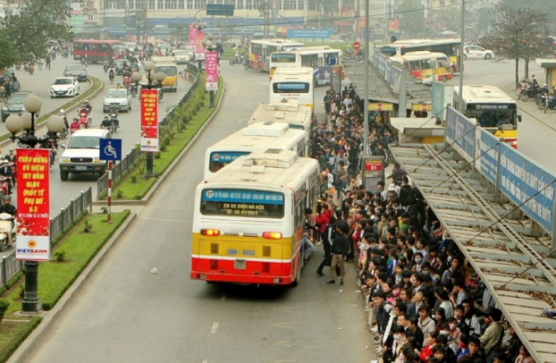   Xe buýt Hà Nội trở thành phương tiện đi lại chính của một số người dân ở Thủ đô  