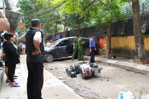   Hiện trường vụ lùi xe ô tô gây tai nạn 1 người tử vong ở Hà Nội sáng 10/5.  