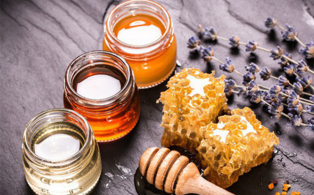   Thời điểm uống mật ong tốt nhất là vào sáng sớm, trước khi đi ngủ và nên uống trước bữa ăn  
