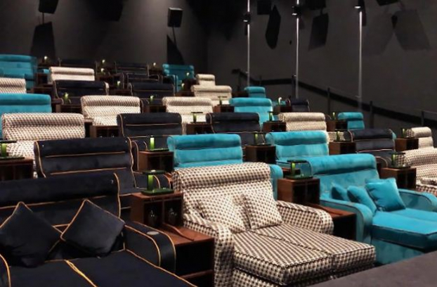 Rạp chiếu phim Thụy Sĩ đổi ghế ngồi bằng giường nằm, thay ga giường sau mỗi suất chiếu 3