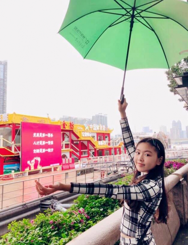 Con gái rượu MC Quyền Linh gây sốt vì dung mạo xinh đẹp, mới 14 tuổi đã cao 1m70 6
