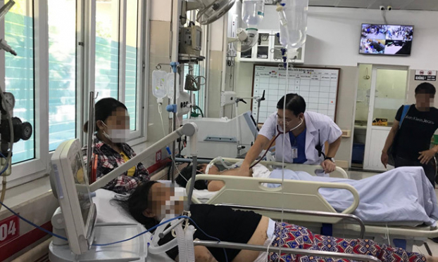   Nhiều bệnh nhân nhập viện vì bị đột quỵ, sốc nhiệt do nắng nóng gay gắt .  