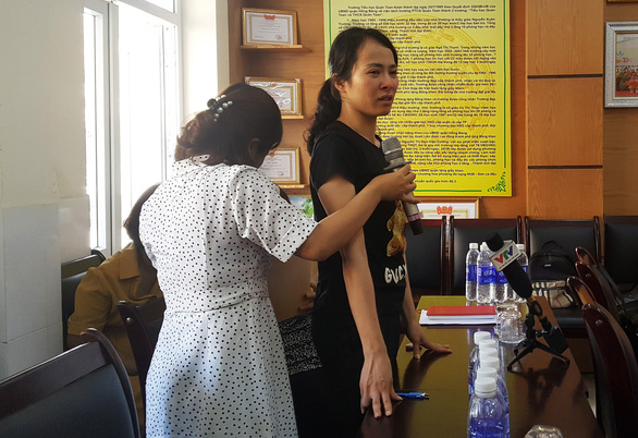   Nữ giáo viên Nguyễn Thị Thu Trang bị buộc thôi việc.  
