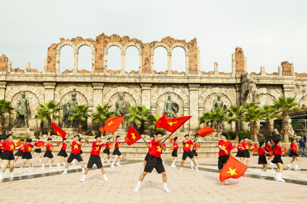 Công viên Sun World náo nhiệt trong vòng bán kết Flashmob ‘Sóng tuổi trẻ’ 9