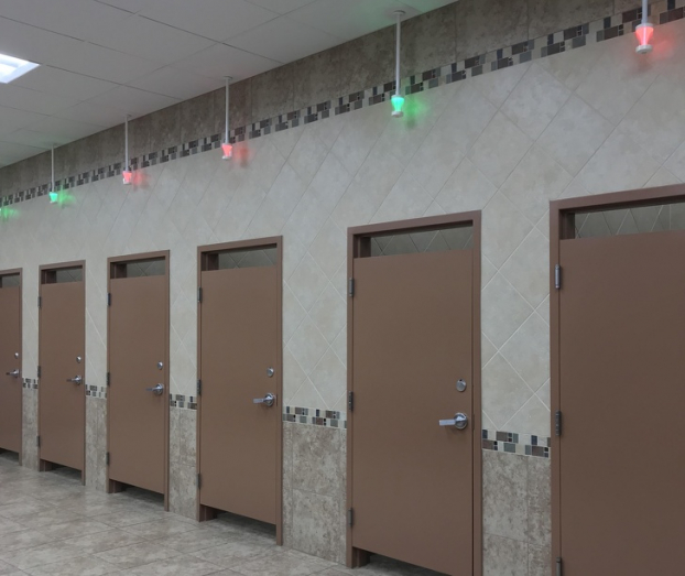   Những bóng đèn đặc biệt trước nhà vệ sinh giúp bạn biết phòng nào còn trống  