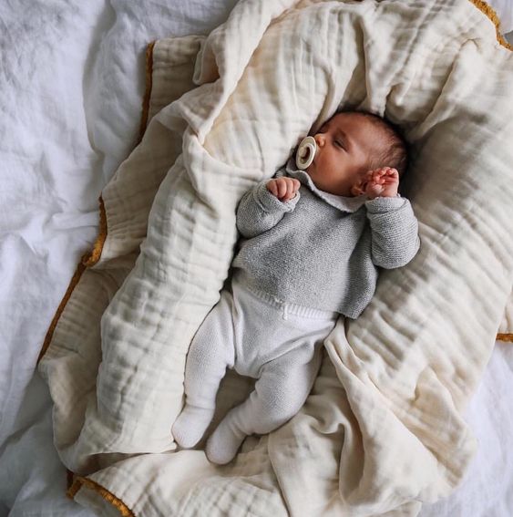 Trẻ sơ sinh ngủ như thế nào? Hướng dẫn tập thói quen ngủ ngoan cho bé 0
