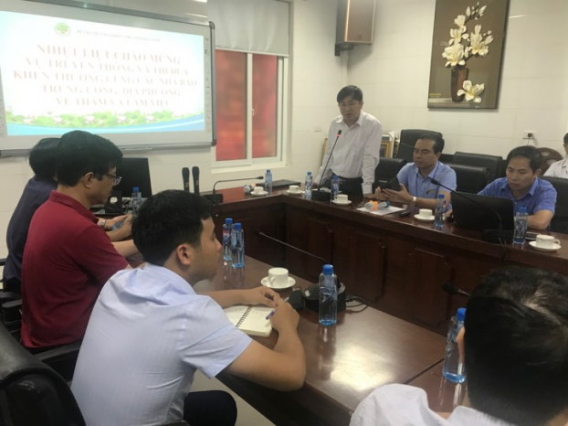   Đoàn đang nghe báo cáo từ lãnh đạo Sở Y tế tỉnh Nghệ An.  