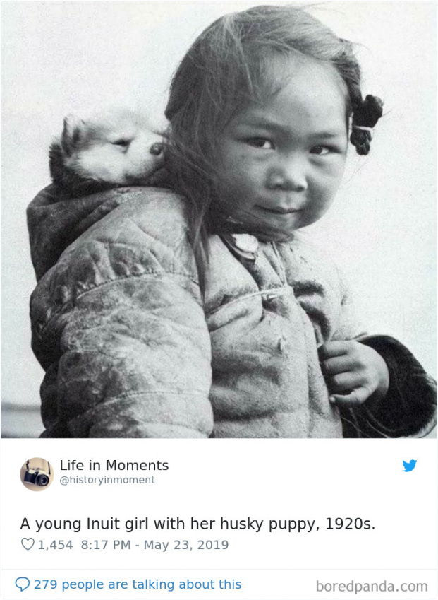   Một bé gái người Inuit cùng chú cún Husky, ảnh chụp khoảng đầu năm 1920  