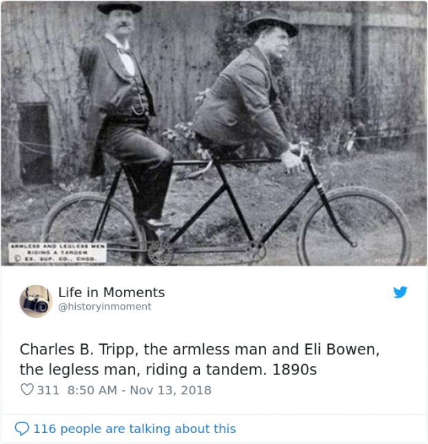   Charles B. Tripp, một nghệ sĩ người Mỹ gốc Canada không có tay đi xe đạp đoi cùng Eli Bowen, một nghệ sĩ biểu diễn người Mỹ không có chân  
