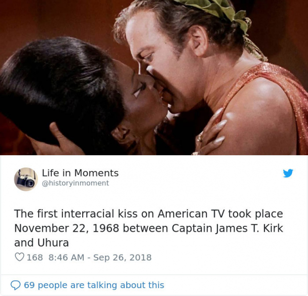   Nụ hôn đa sắc tộc đầu tiên trên truyền hình Mỹ diễn ra ngày 22/11/1968, giữa Captain James T. Kirk và Uhura  