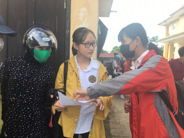   Phụ huynh và học sinh Quảng Bình xôn xao khi đề thi môn Văn vào lớp 10 giống đề kiểm tra học kỳ II ở TP Đồng Hới.  