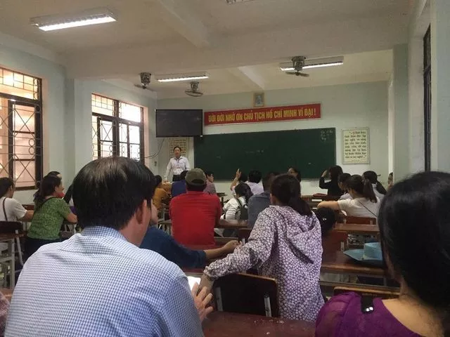   Sở GD&ĐT tỉnh Quảng Bình đã họp khẩn với phụ huynh và thí sinh phải làm lại bài thi để đưa ra phương án giải quyết.  