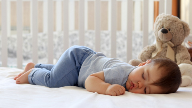 Những tư thế an toàn và giúp trẻ sơ sinh ngủ ngon giấc 1