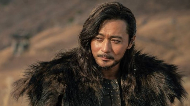   Jang Dong Gun gây chú ý với vai diễn Tagon - một người sẵn sàng làm mọi thứ vì tham vọng trong Niên sử ký Arthdal  