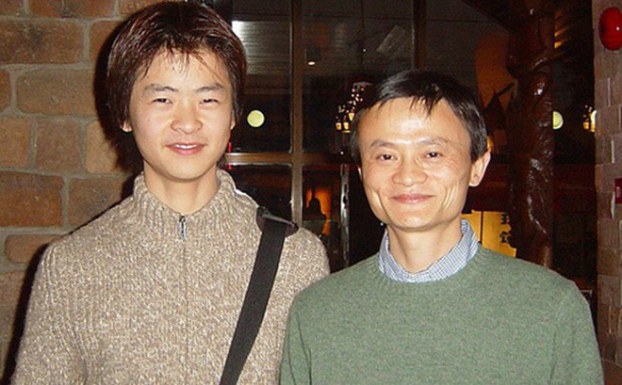   Jack Ma và con trai  