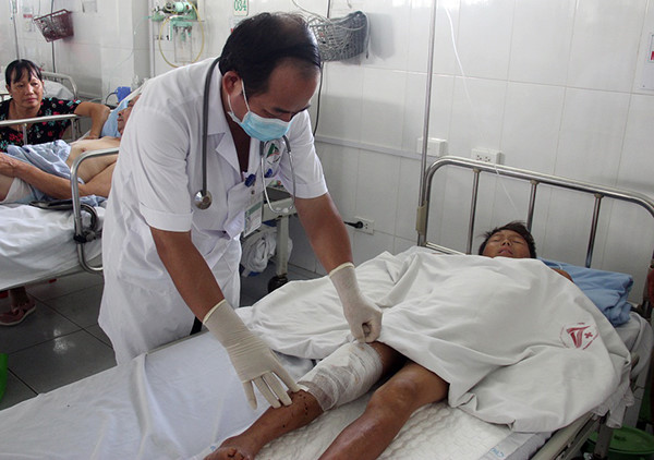   Nạn nhân đang điều trị tại bệnh viện đa khoa tỉnh Lào Cai.  