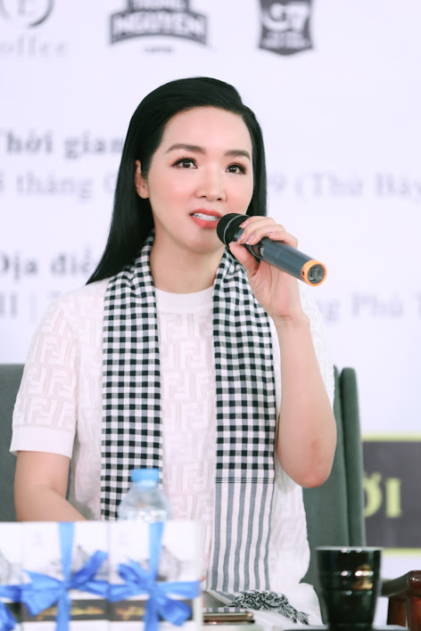 Hoa hậu Giáng My 'đẹp không tuổi' bên Lều Phương Anh 1