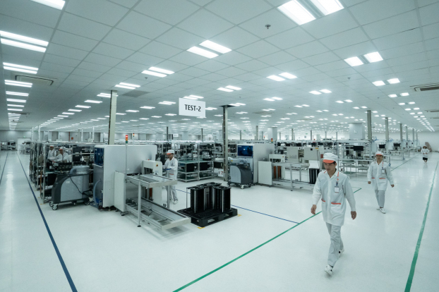  Nhà máy sắp tới của VinSmart sẽ có công suất 125 triệu sản phẩm/năm. Nhà máy được thiết kế tuân thủ nghiêm ngặt các tiêu chuẩn quốc tế dành cho các nhà máy sản xuất thiết bị điện tử, viễn thông như IPC-A-610, TL 9000.  