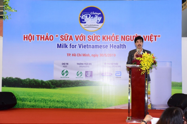   Ông Nguyễn Quốc Khánh – GĐĐH Nghiên Cứu và Phát Triển của Vinamilk phát biểu tại hội thảo “Sữa vì sức khỏe người Việt”  