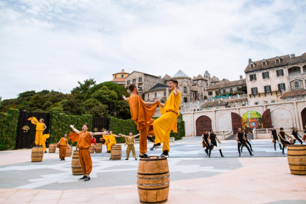 Chiêm ngưỡng những bộ trang phục cầu kỳ được 'thửa riêng' cho Vũ hội Ánh Dương 4