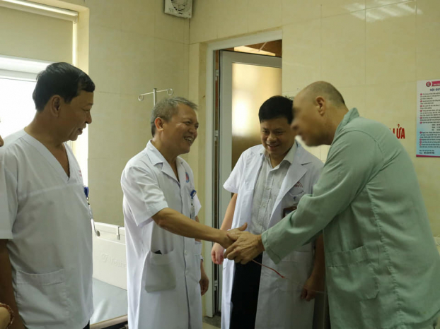   Bệnh viện E cấp cứu thành công du khách Mỹ tới Việt Nam bị đau bụng dữ dội do sỏi thận.  