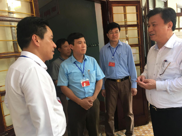   Thứ trưởng Bộ GD&ĐT Nguyễn Hữu Độ kiểm tra công tác chuẩn bị thi THPT Quốc gia 2019 tại Hà Giang.  