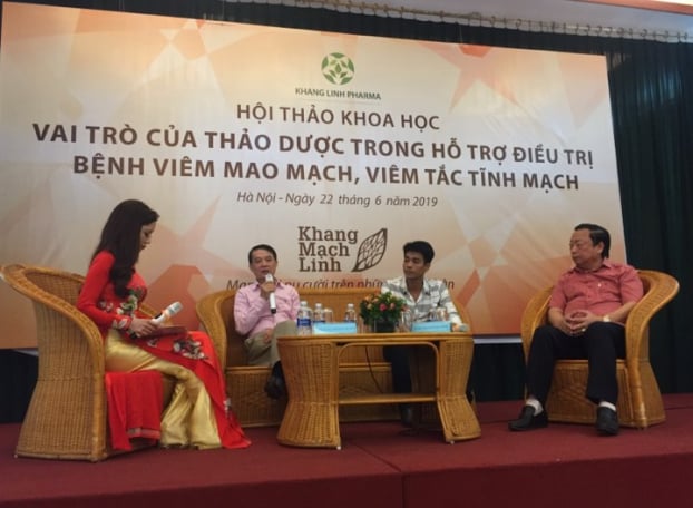   PGS.TS Nguyễn Duy Hưng – Tổng thư ký Hội Da liễu Việt Nam (thứ 2 từ trái sang) đang chia sẻ thông tin về bệnh viêm mao mạch dị ứng  