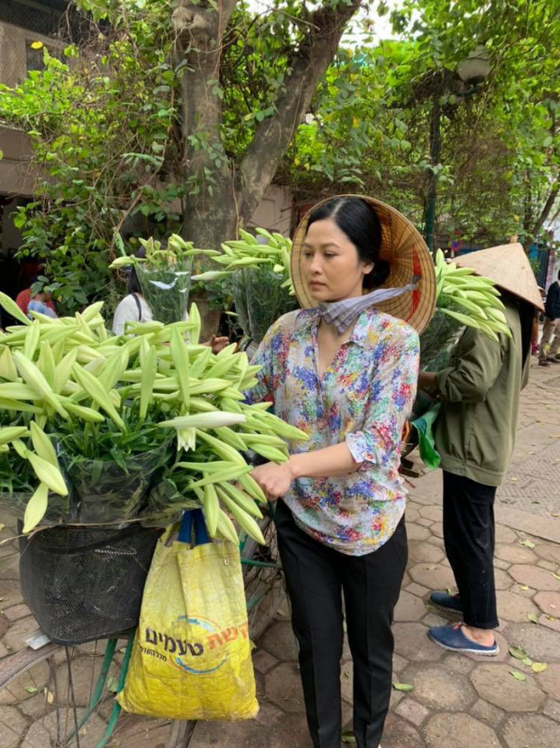   Diễn viên Thúy Hà - vai cô Hạnh hàng hoa trong phim Về nhà đi con  