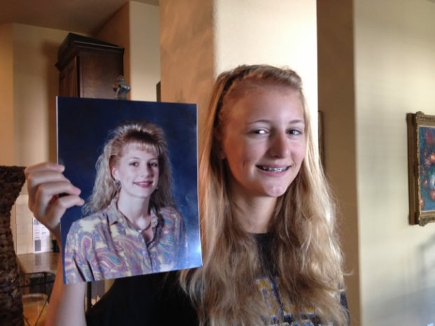   Cô gái tìm thấy bức ảnh mẹ mình thời trẻ  