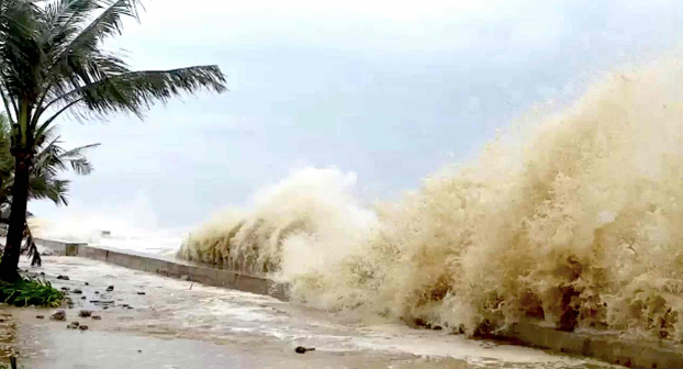 Cơn bão số 2 cập nhật mới nhất hôm nay 4/7: Bão đã đổ bộ khu vực Hải Phòng đến Nam Định 1