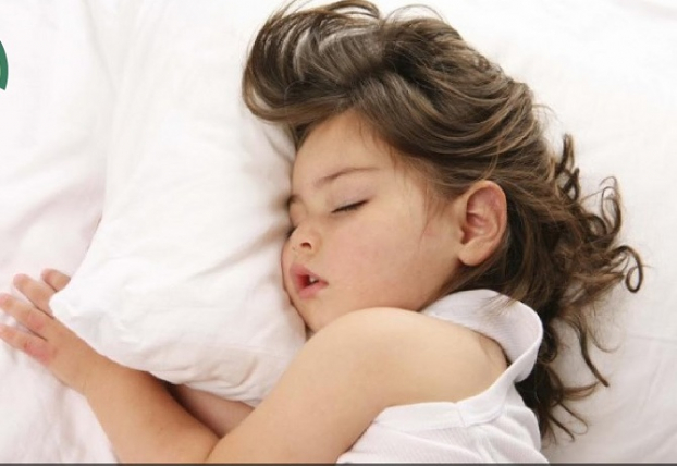   Trẻ nhỏ cũng bị ngưng thở khi ngủ và thường gặp ở trẻ có bất thường về tai - mũi - họng. Ảnh minh họa  