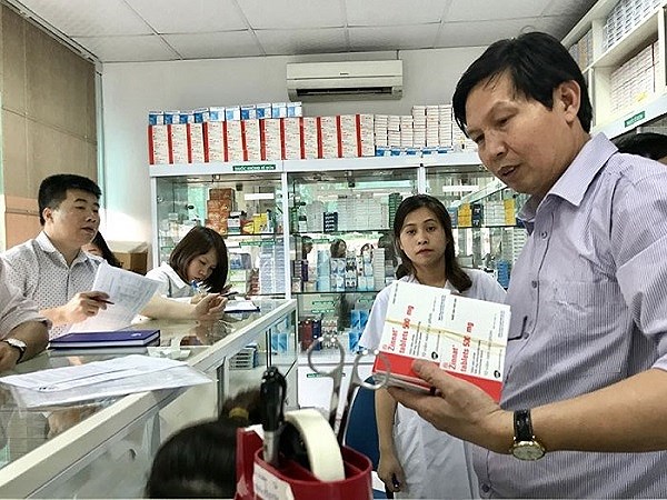  Cơ quan chức năng tiến hành kiểm tra hoạt động kinh doanh thuốc trên địa bàn thành phố Hà Nội. Ảnh minh họa  