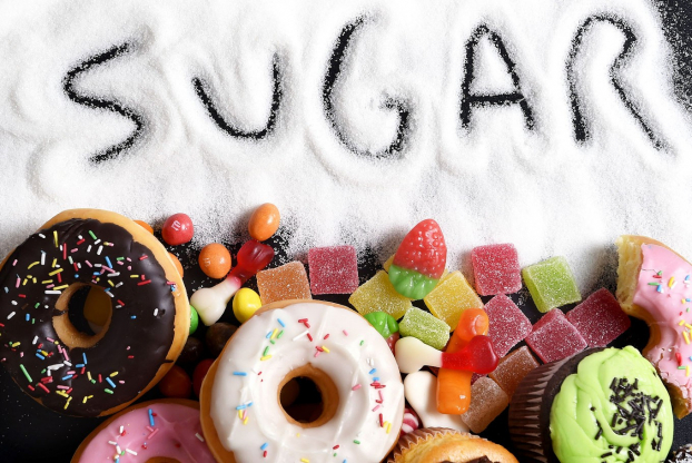   Người bị đái tháo đường nên hạn chế ăn đồ ngọt, đặc biệt là các loại bánh, kẹo  