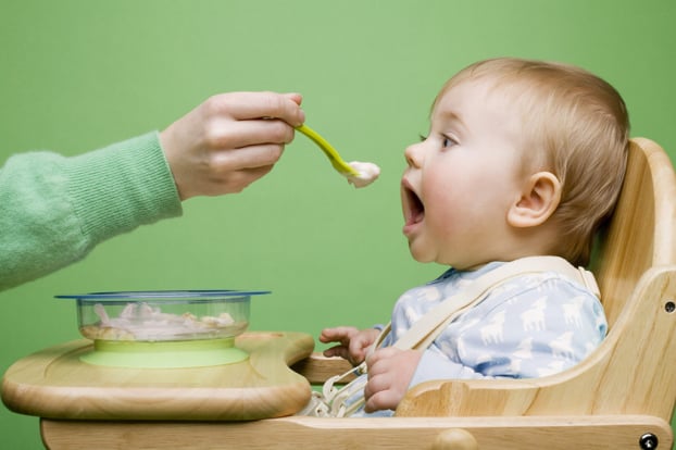 Tác hại của việc cho bé ăn dặm quá sớm? 0