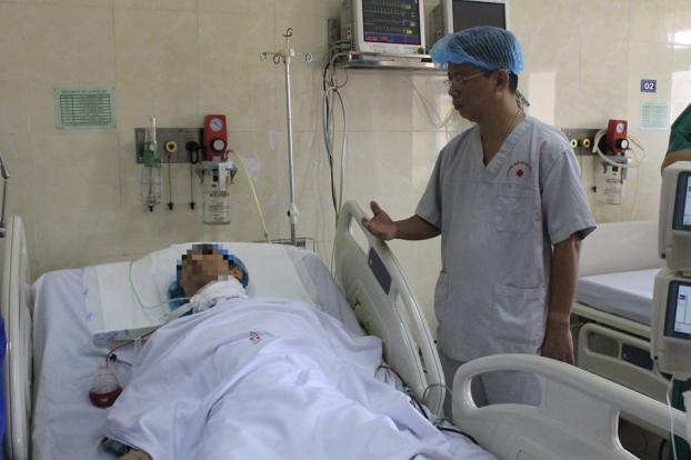   Bệnh viện E cứu sống 'ngoạn mục' nam thanh niên bị tổn thương nghiêm trọng vùng cổ.  