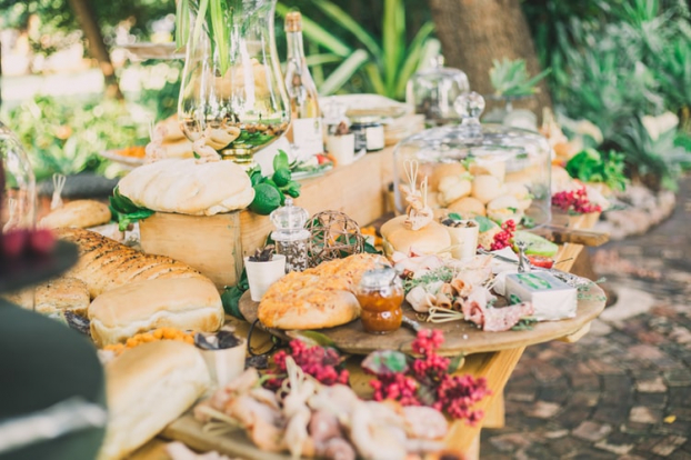 Làm thế nào để tổ chức tiệc cưới ngoài trời với kinh phí thấp? 2